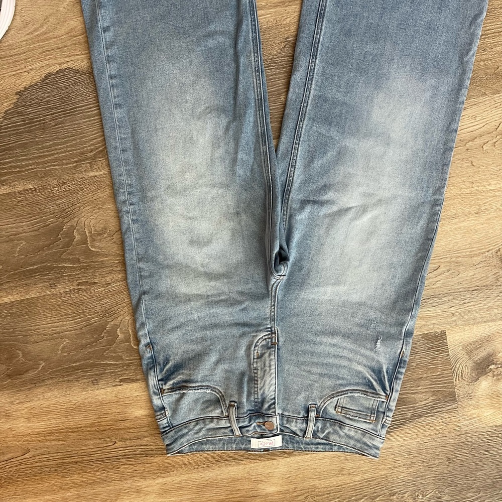 Light Wash Men’s Jeans - Casual Slim Fit